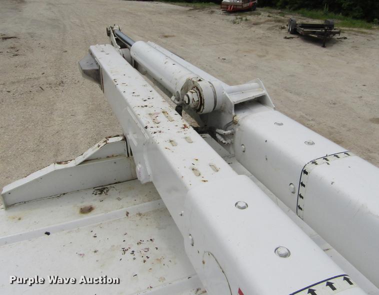 image for item DD2689 2004 International 4300 bucket truck