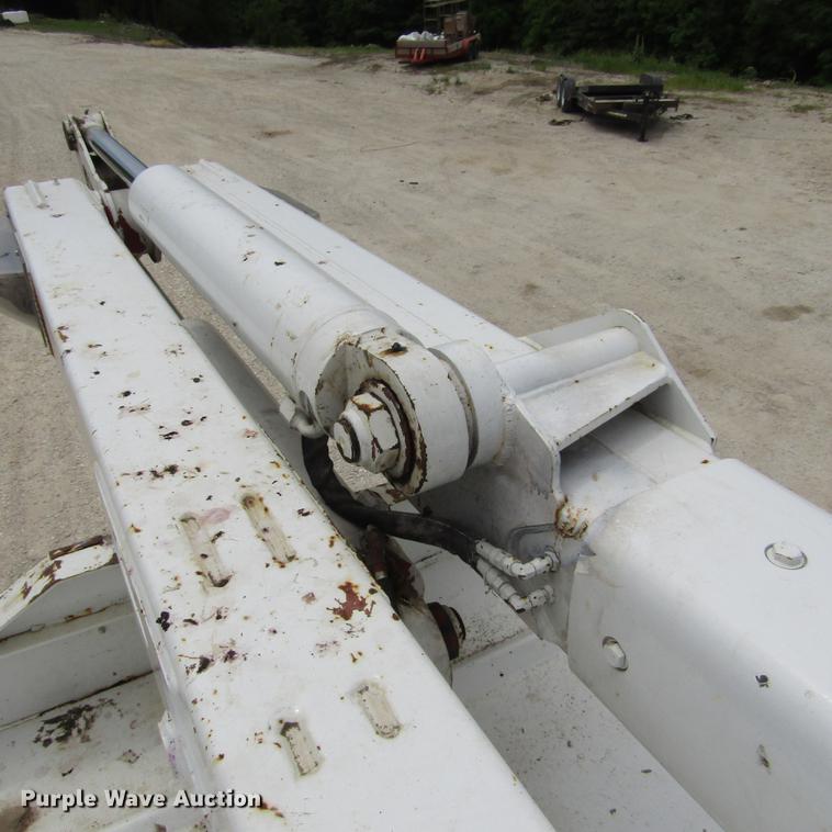 image for item DD2689 2004 International 4300 bucket truck