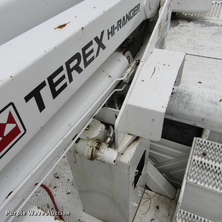 image for item DD2689 2004 International 4300 bucket truck