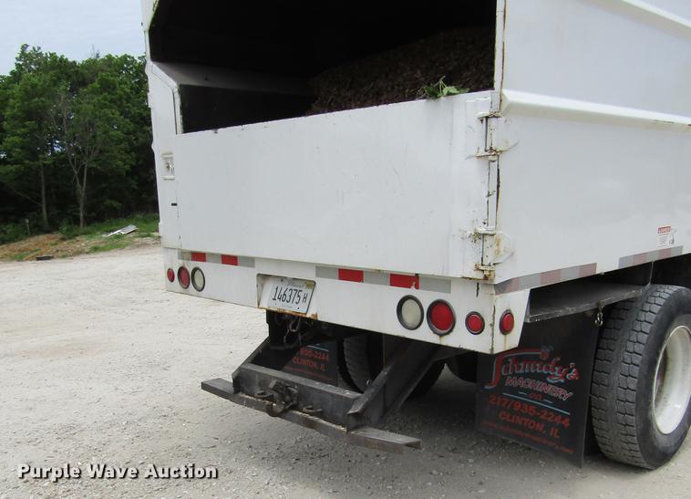 image for item DD2689 2004 International 4300 bucket truck