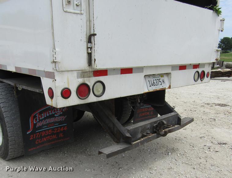 image for item DD2689 2004 International 4300 bucket truck