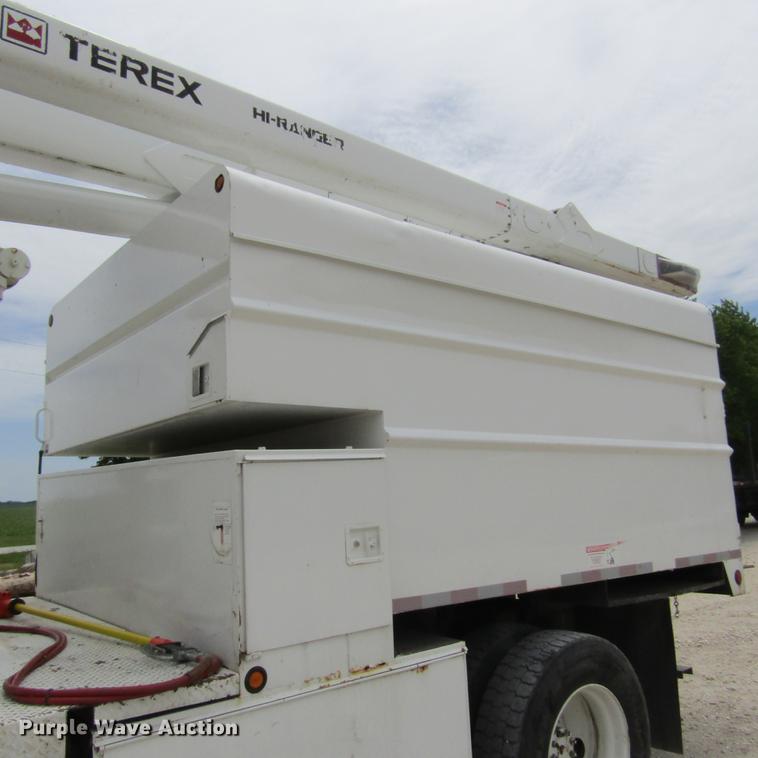 image for item DD2689 2004 International 4300 bucket truck