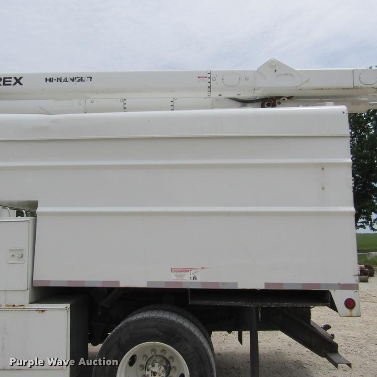 image for item DD2689 2004 International 4300 bucket truck