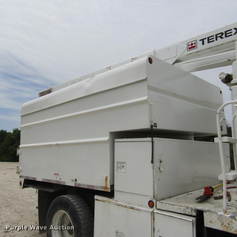 image for item DD2689 2004 International 4300 bucket truck