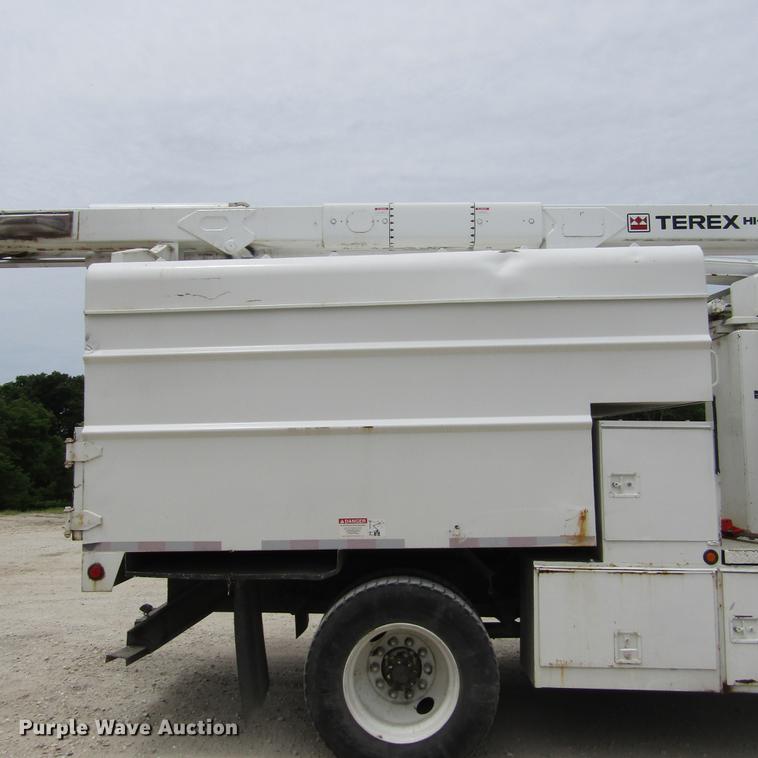 image for item DD2689 2004 International 4300 bucket truck