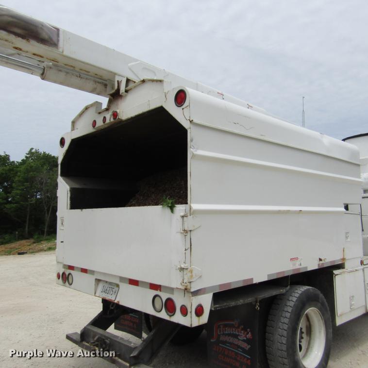 image for item DD2689 2004 International 4300 bucket truck