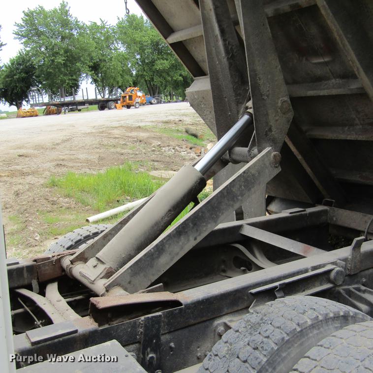 image for item DD2689 2004 International 4300 bucket truck