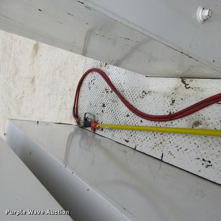 image for item DD2689 2004 International 4300 bucket truck