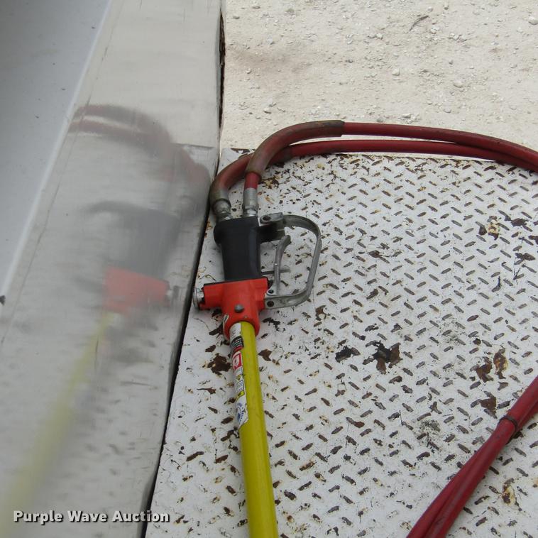 image for item DD2689 2004 International 4300 bucket truck