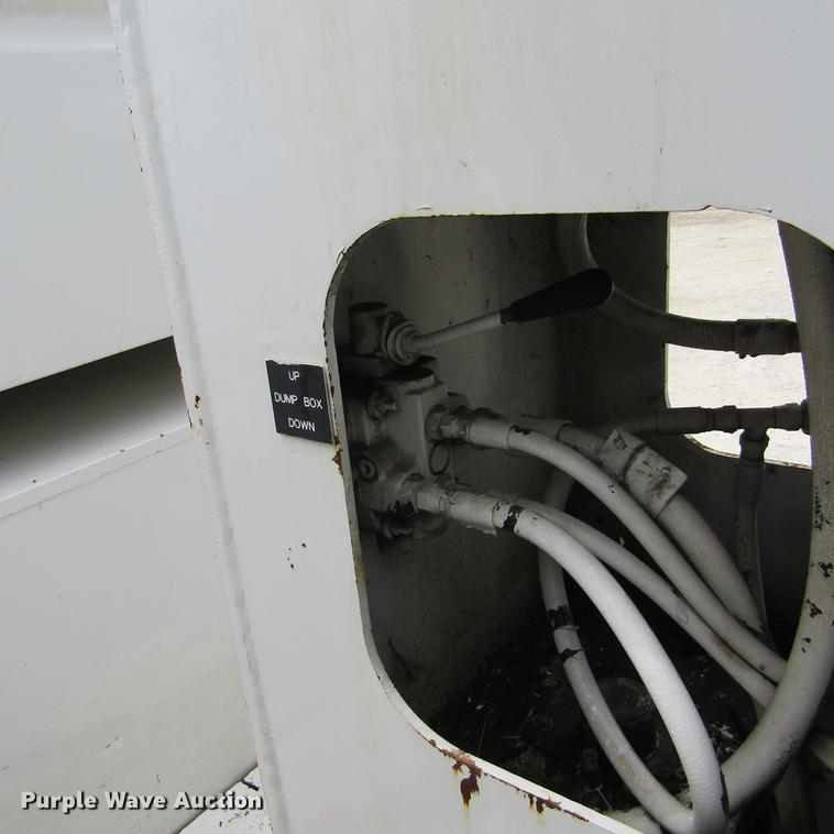 image for item DD2689 2004 International 4300 bucket truck