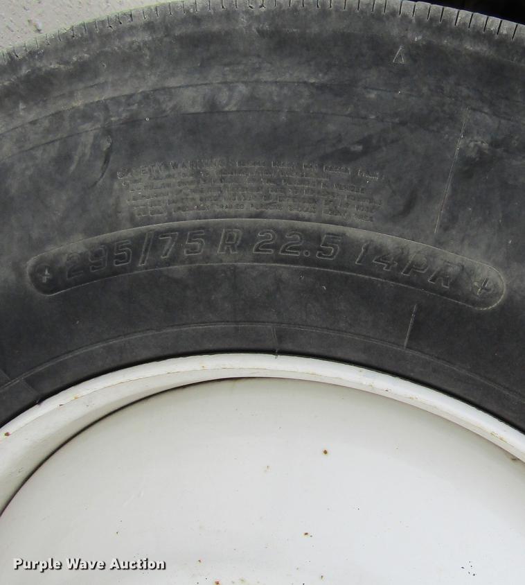 image for item DD2689 2004 International 4300 bucket truck