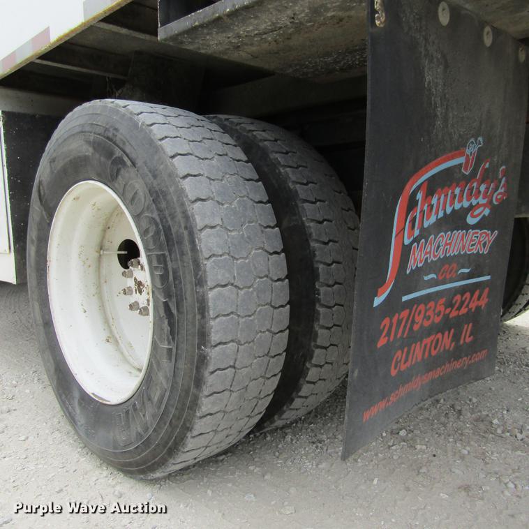 image for item DD2689 2004 International 4300 bucket truck