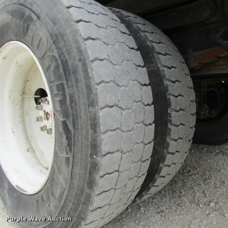 image for item DD2689 2004 International 4300 bucket truck