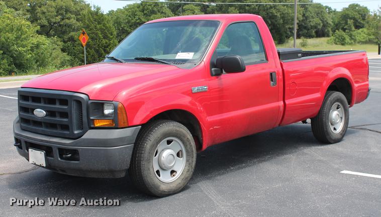 image for item DD4978 2007 Ford F250 Super Duty XL pickup truck