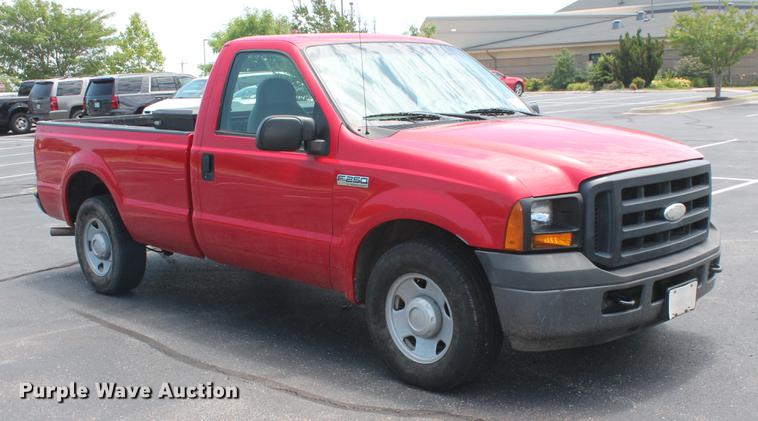 image for item DD4978 2007 Ford F250 Super Duty XL pickup truck
