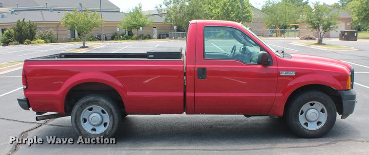 image for item DD4978 2007 Ford F250 Super Duty XL pickup truck