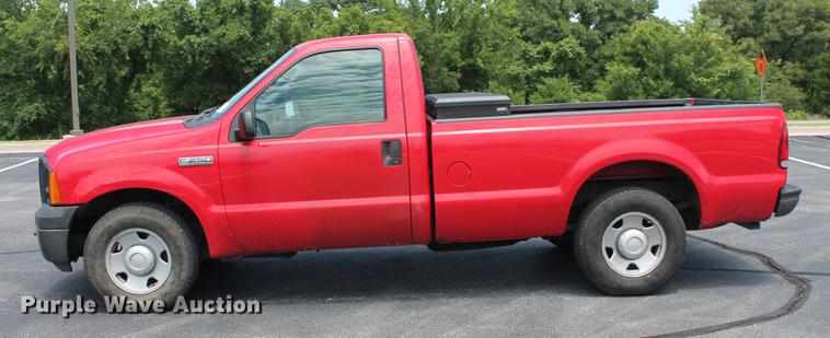 image for item DD4978 2007 Ford F250 Super Duty XL pickup truck
