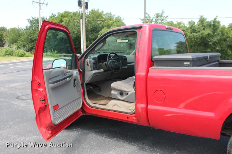 image for item DD4978 2007 Ford F250 Super Duty XL pickup truck