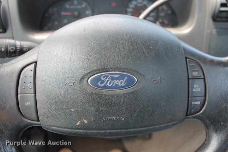 image for item DD4978 2007 Ford F250 Super Duty XL pickup truck
