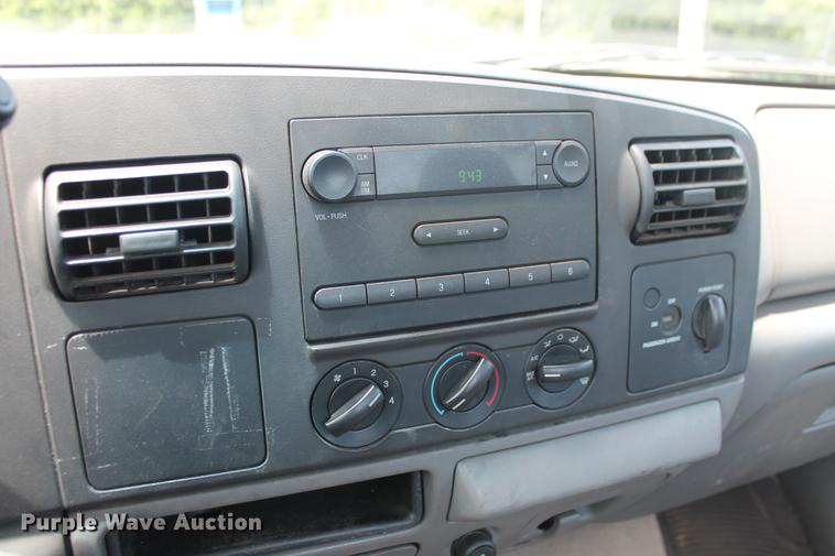 image for item DD4978 2007 Ford F250 Super Duty XL pickup truck