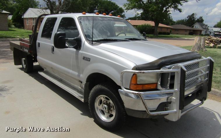 image for item DD5753 1999 Ford F350 Super Duty XLT Crew Cab bale bed pickup truck