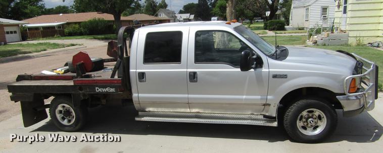 image for item DD5753 1999 Ford F350 Super Duty XLT Crew Cab bale bed pickup truck