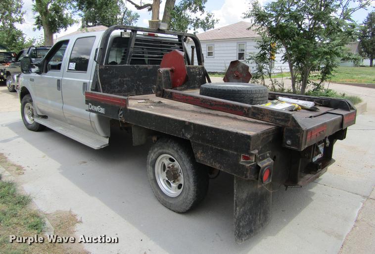image for item DD5753 1999 Ford F350 Super Duty XLT Crew Cab bale bed pickup truck