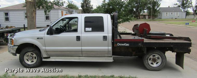 image for item DD5753 1999 Ford F350 Super Duty XLT Crew Cab bale bed pickup truck