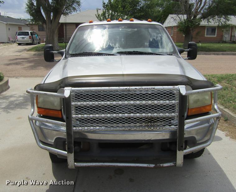 image for item DD5753 1999 Ford F350 Super Duty XLT Crew Cab bale bed pickup truck