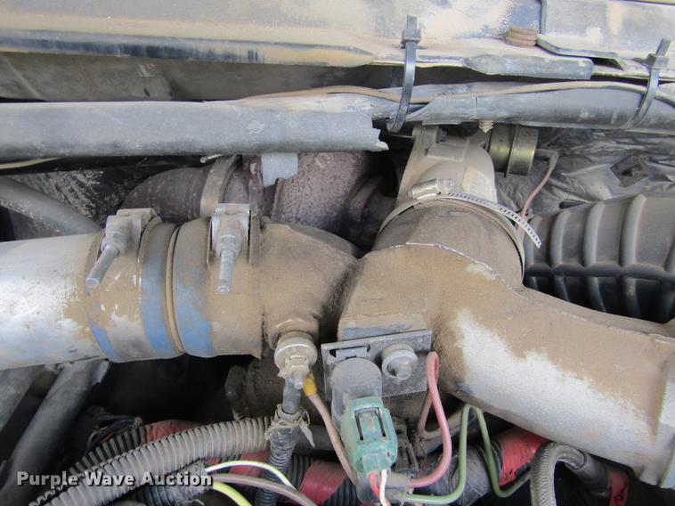 image for item DD5753 1999 Ford F350 Super Duty XLT Crew Cab bale bed pickup truck