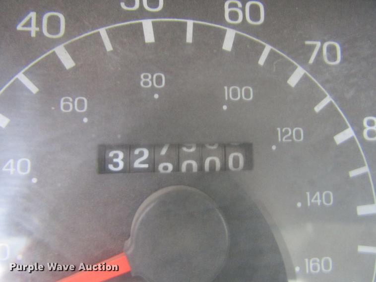 image for item DD5753 1999 Ford F350 Super Duty XLT Crew Cab bale bed pickup truck