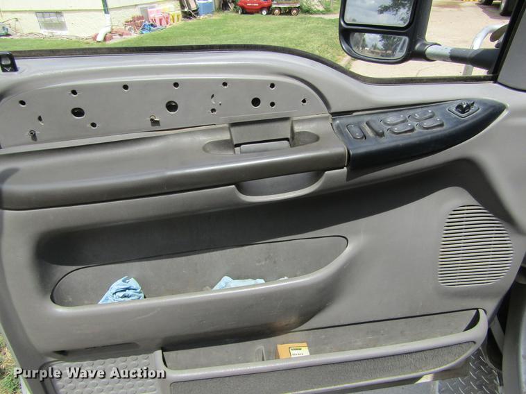 image for item DD5753 1999 Ford F350 Super Duty XLT Crew Cab bale bed pickup truck