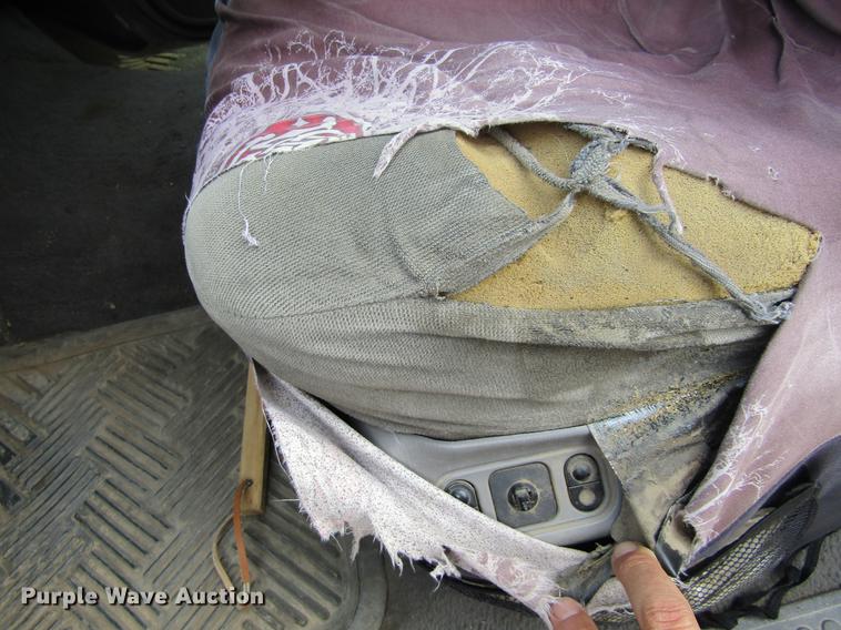 image for item DD5753 1999 Ford F350 Super Duty XLT Crew Cab bale bed pickup truck