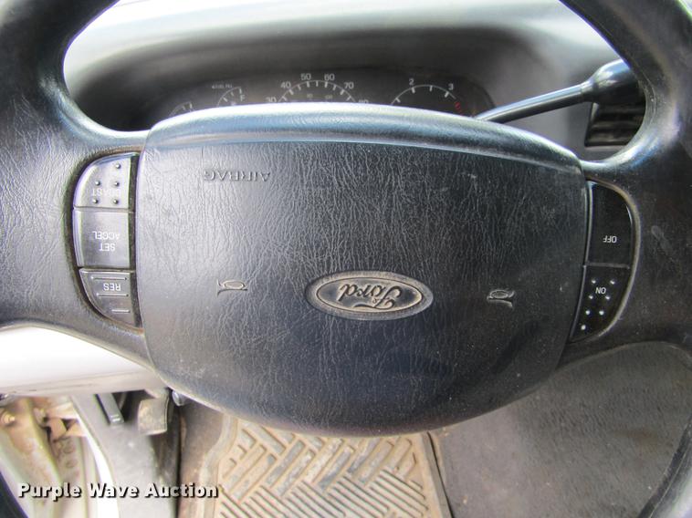 image for item DD5753 1999 Ford F350 Super Duty XLT Crew Cab bale bed pickup truck