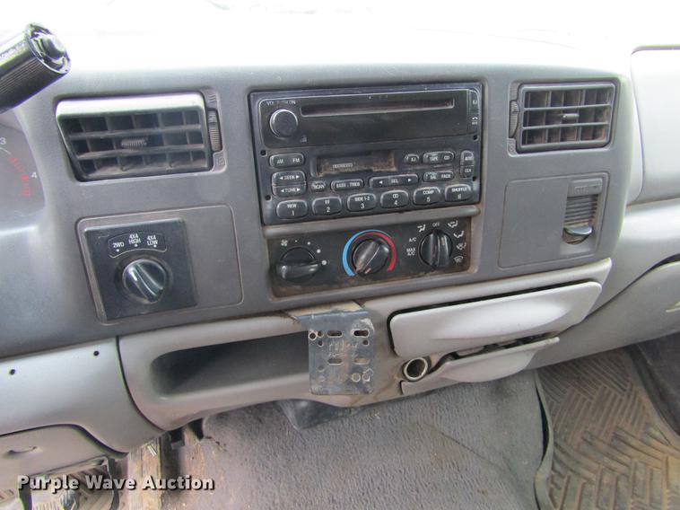 image for item DD5753 1999 Ford F350 Super Duty XLT Crew Cab bale bed pickup truck