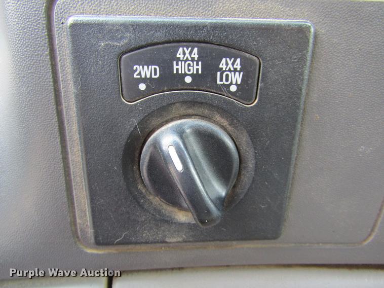 image for item DD5753 1999 Ford F350 Super Duty XLT Crew Cab bale bed pickup truck