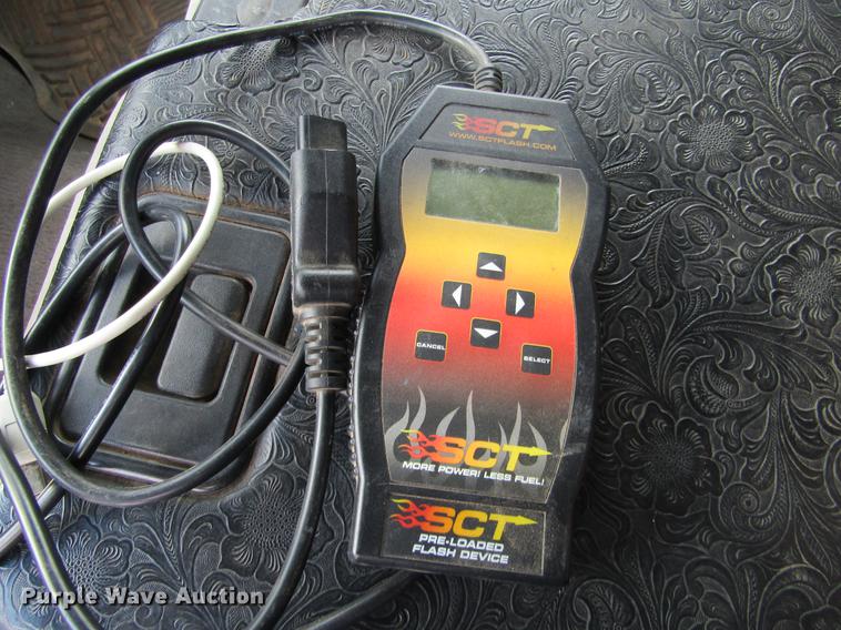 image for item DD5753 1999 Ford F350 Super Duty XLT Crew Cab bale bed pickup truck