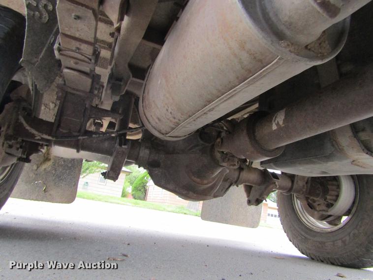 image for item DD5753 1999 Ford F350 Super Duty XLT Crew Cab bale bed pickup truck