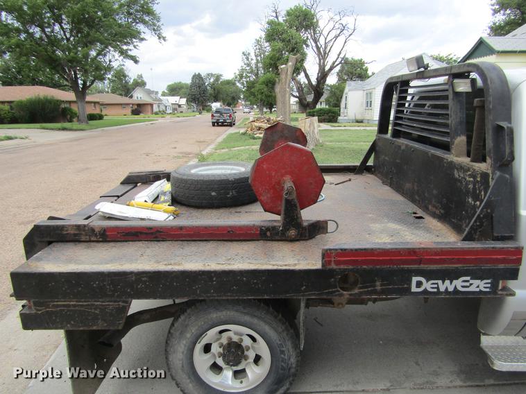 image for item DD5753 1999 Ford F350 Super Duty XLT Crew Cab bale bed pickup truck