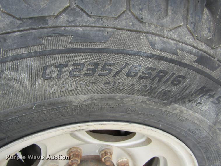 image for item DD5753 1999 Ford F350 Super Duty XLT Crew Cab bale bed pickup truck