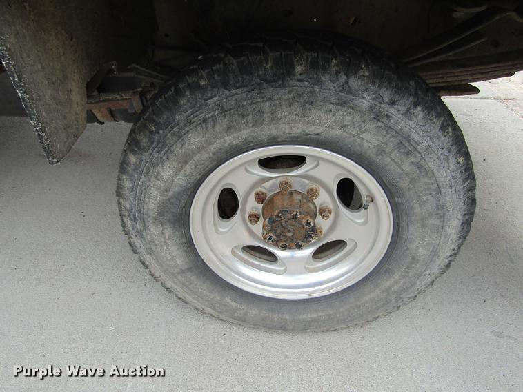 image for item DD5753 1999 Ford F350 Super Duty XLT Crew Cab bale bed pickup truck