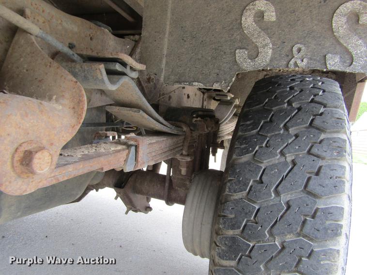 image for item DD5753 1999 Ford F350 Super Duty XLT Crew Cab bale bed pickup truck