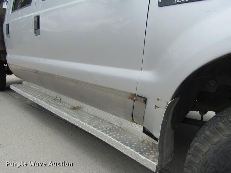 image for item DD5753 1999 Ford F350 Super Duty XLT Crew Cab bale bed pickup truck