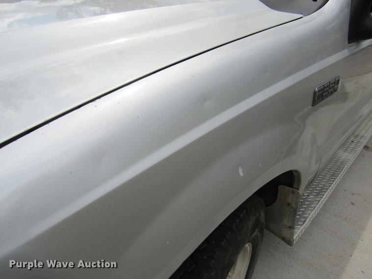 image for item DD5753 1999 Ford F350 Super Duty XLT Crew Cab bale bed pickup truck