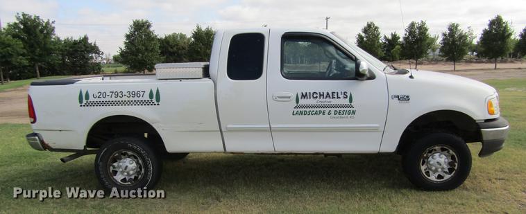 image for item DD5755 2002 Ford F150 XLT SuperCab pickup truck