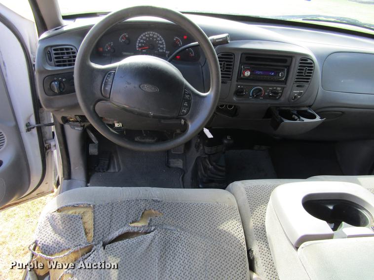 image for item DD5755 2002 Ford F150 XLT SuperCab pickup truck
