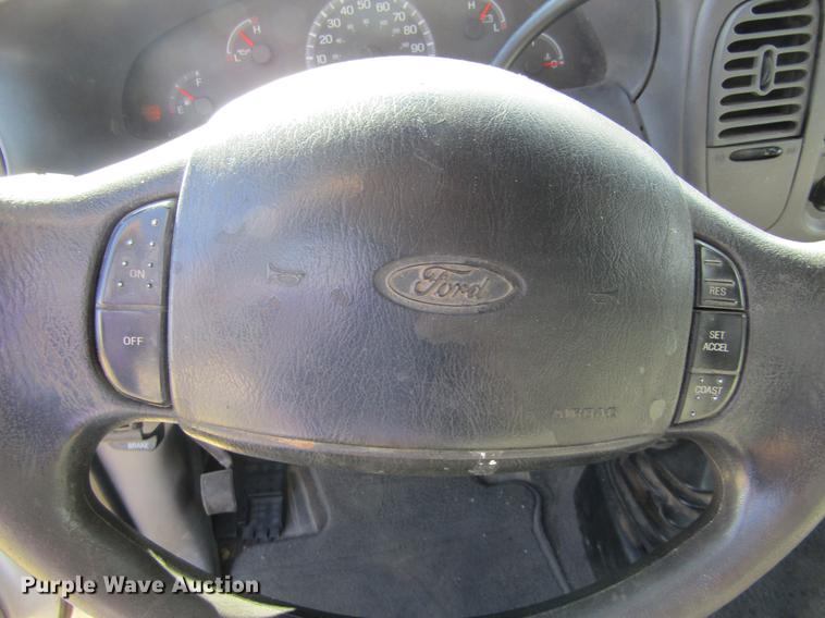 image for item DD5755 2002 Ford F150 XLT SuperCab pickup truck