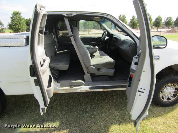 image for item DD5755 2002 Ford F150 XLT SuperCab pickup truck