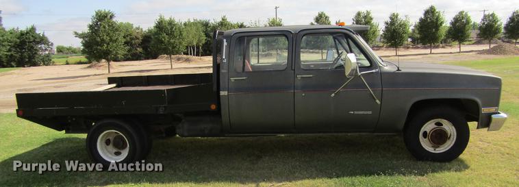 image for item DD5756 1989 Chevrolet Silverado 3500 Crew Cab flatbed pickup truck