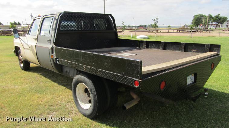 image for item DD5756 1989 Chevrolet Silverado 3500 Crew Cab flatbed pickup truck